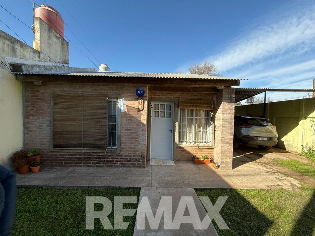 EN VENTA CASA 2 DORM Y COCH - TERRENO DE 10X50