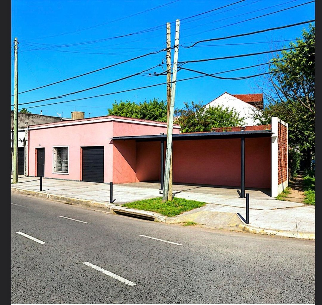 VENTA LOCAL COMERCIAL EN ESQUINA ADROGUE