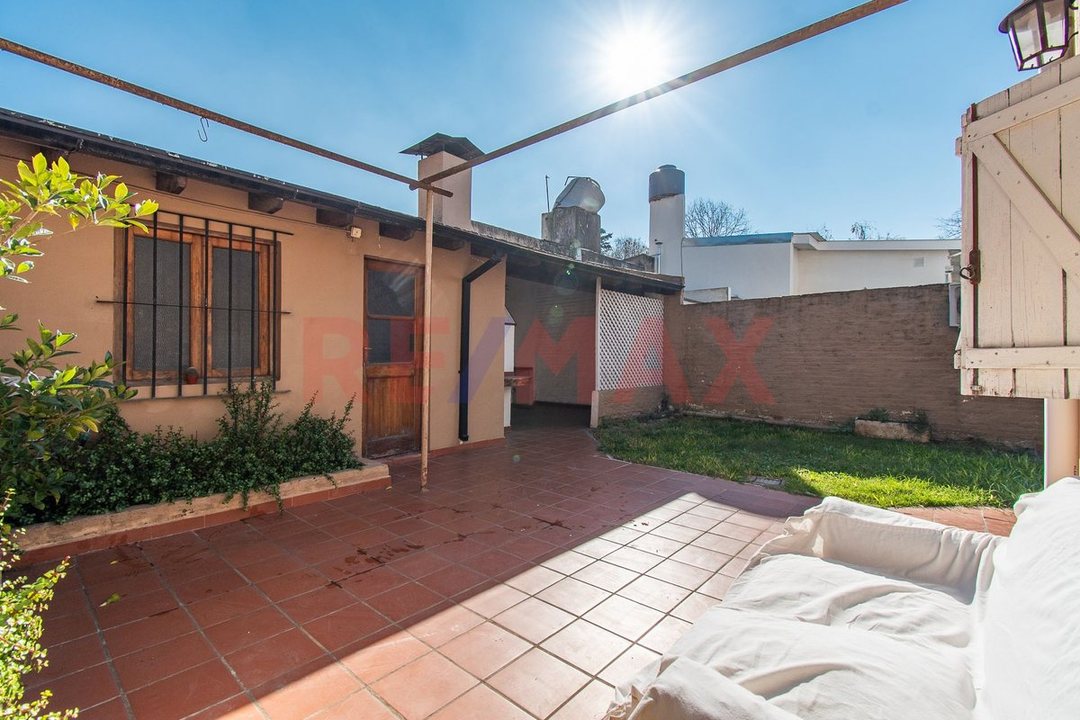 VENTA CASA 5 AMBIENTES CON PARQUE HURLINGHAM