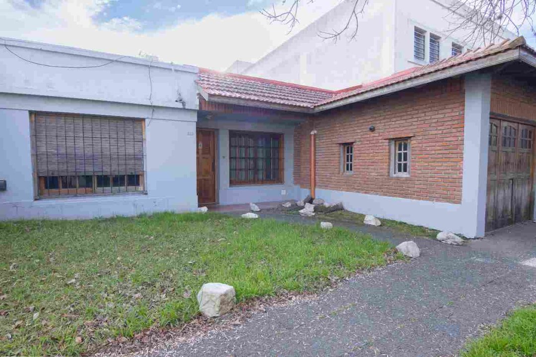 CASA 3 AMB. COCHERA FONDO LIBRE, LOTE PROPIO 365m2