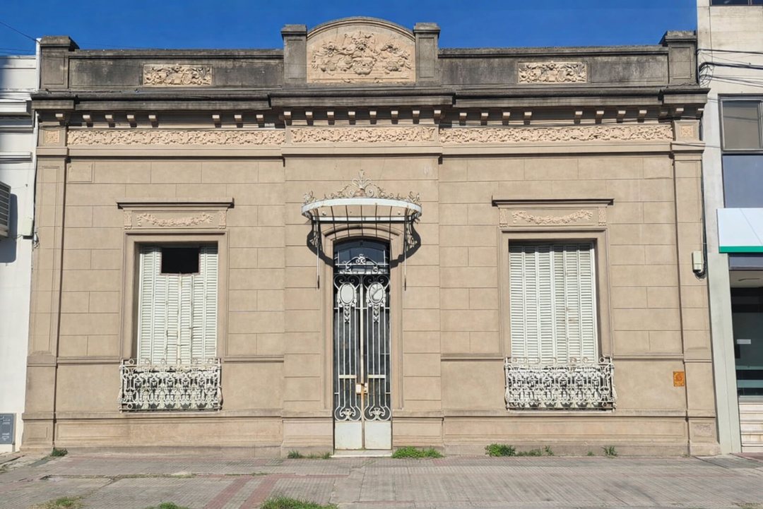 VENTA/CASA CENTRICA/GRAN LOTE/DEMOLER/RECICLAR