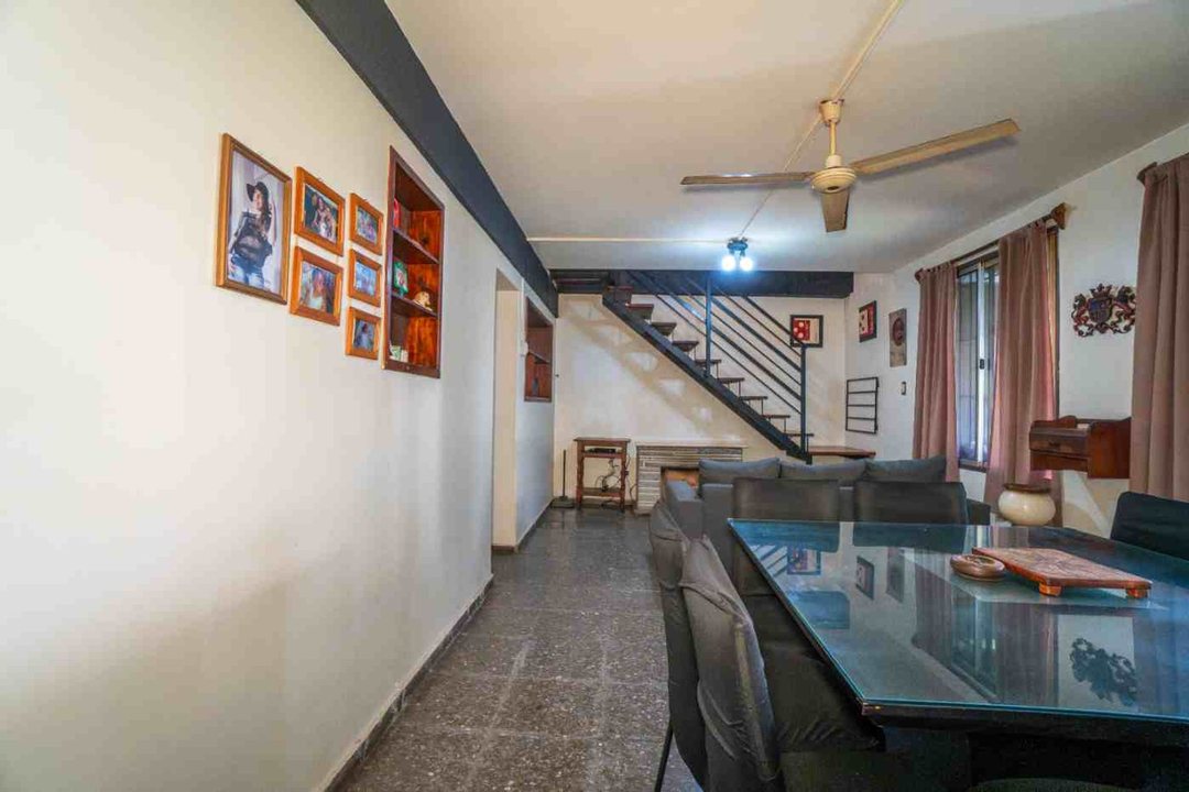 CASA EN VENTA RINGUELET 3 DORMITORIOS COCHERA