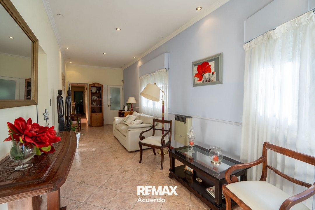 VENTA CASA 3 DORM+PILETA+QUINCHO+PARQUE CENTRICA