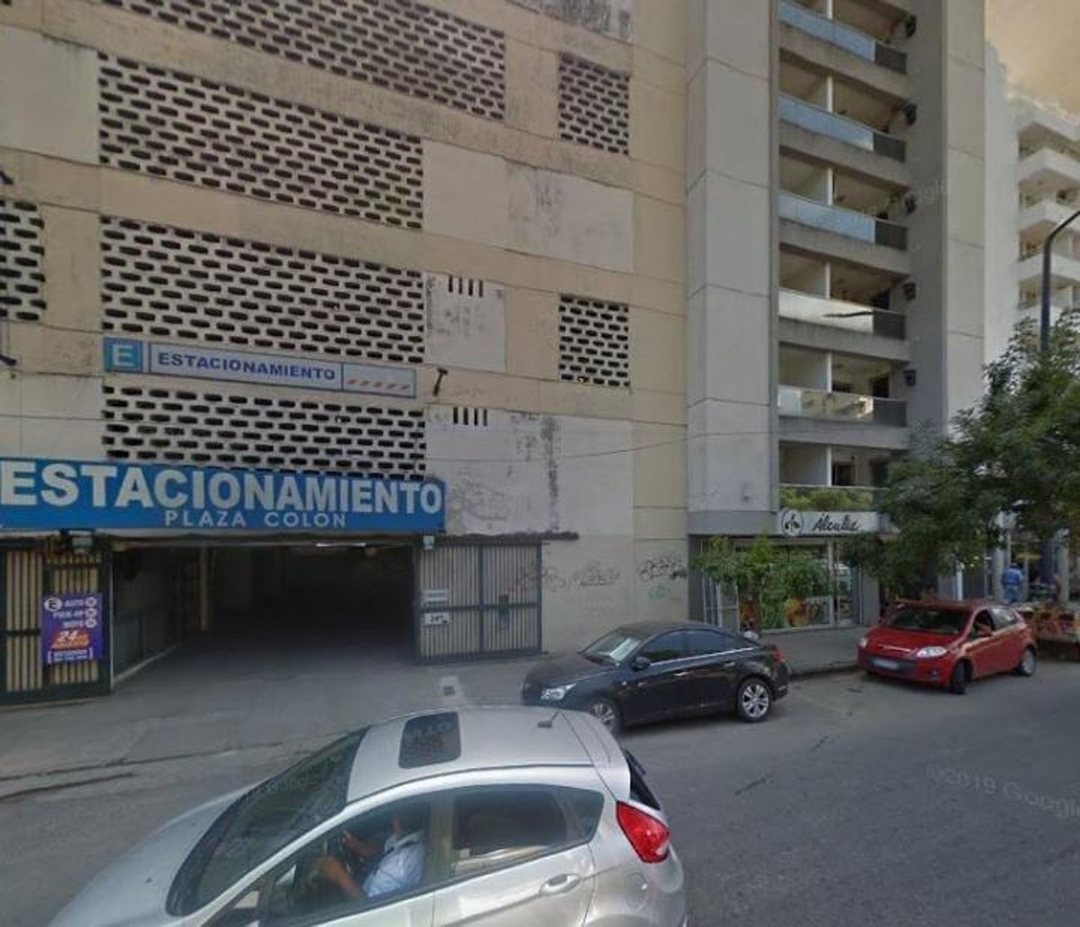 COCHERA FRENTE PLAZA COLON PISO 3
