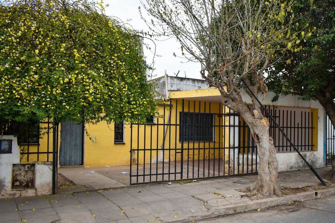 Casa 4 dormitorios  barrio Los Platanos