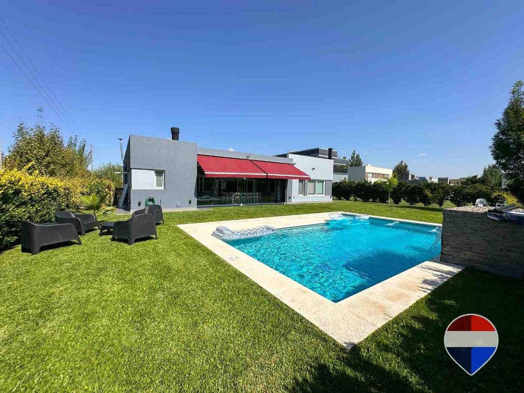 CASA 4 AMBIENTES EN VENTA EN SAN VICENTE