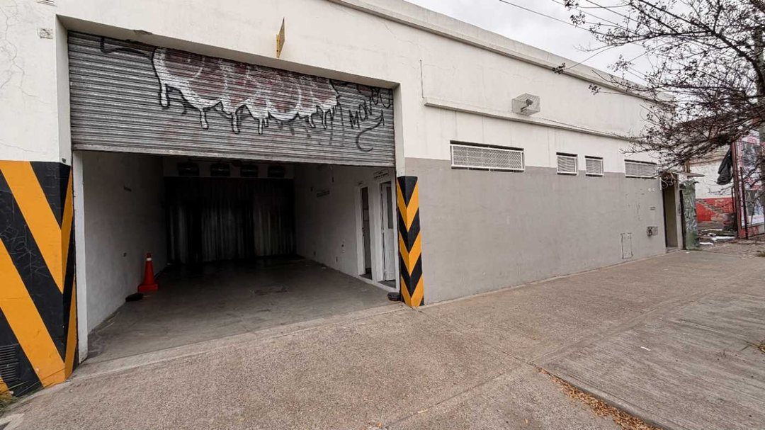 Venta depósito c/ oficinas  MORON