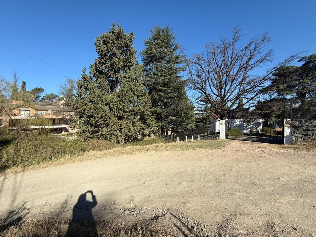 VENTA LOTE 670 METROS. CARLOS PAZ VILLA DEL LAGO.