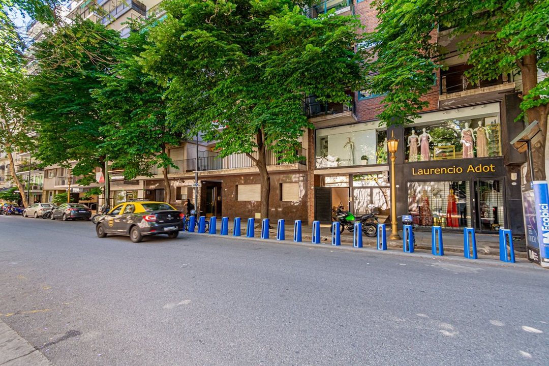GRAN OFICINA COMERCIAL EN ALQUILER — RECOLETA VIP