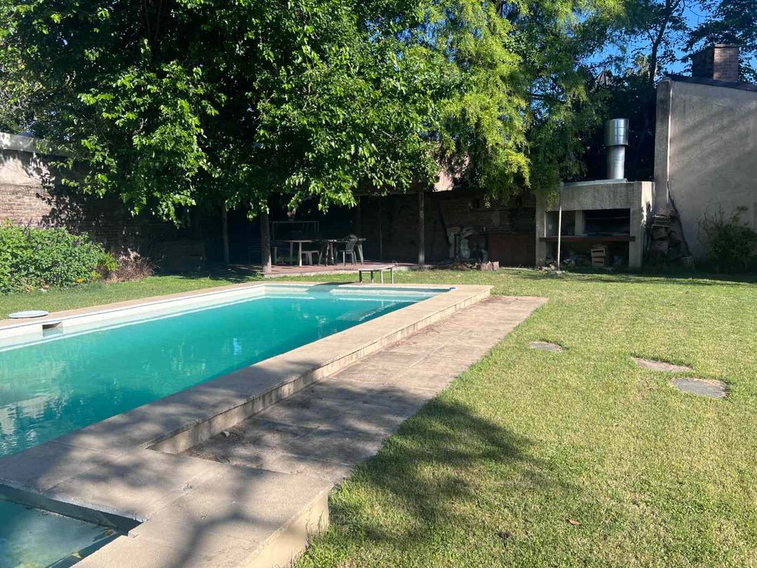 CASA 6 amb en Venta en HURLINGHAM, PILETA