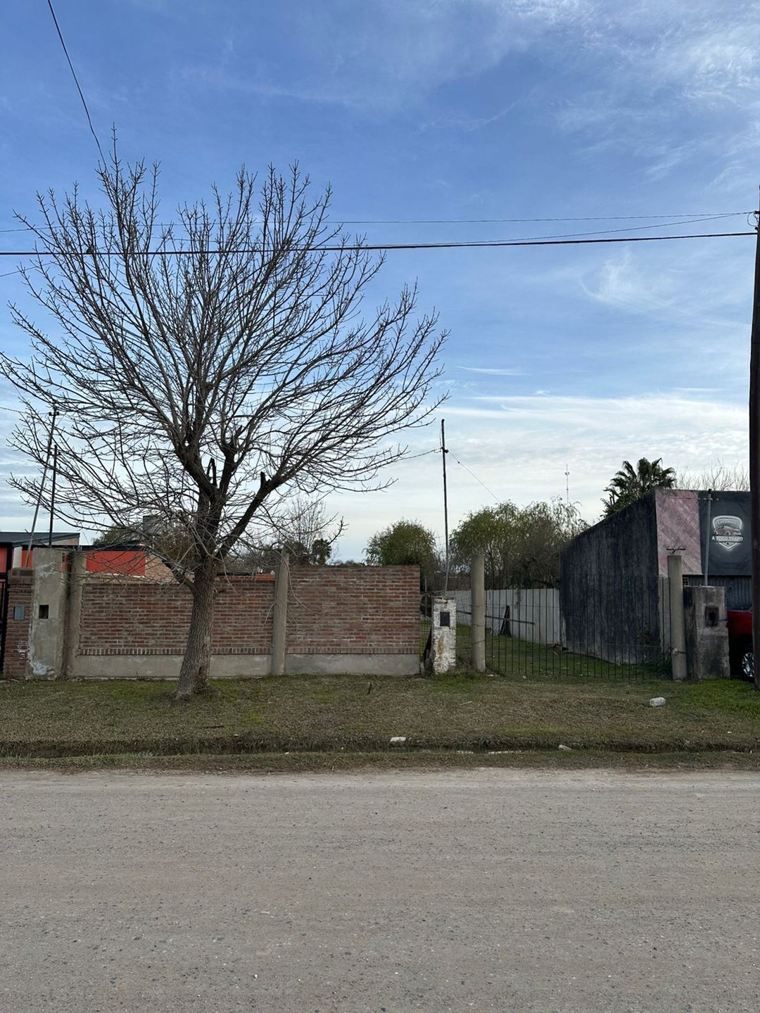 VENTA TERRENO CON CONSTRUCCIÓN EN SAUCE VIEJO