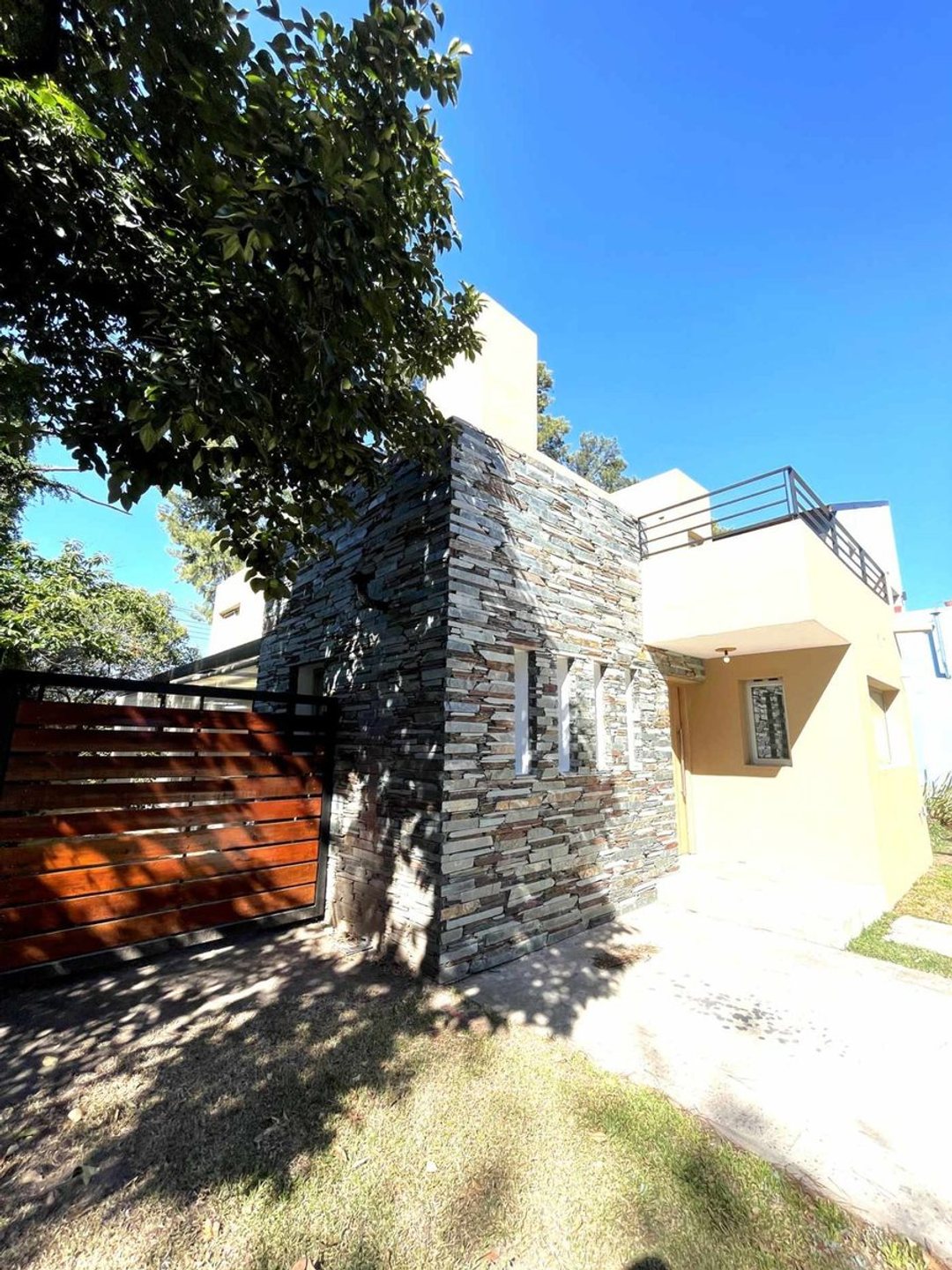 CASA EN VENTA 5 AMB Barrio Cerrado Paso del Rey