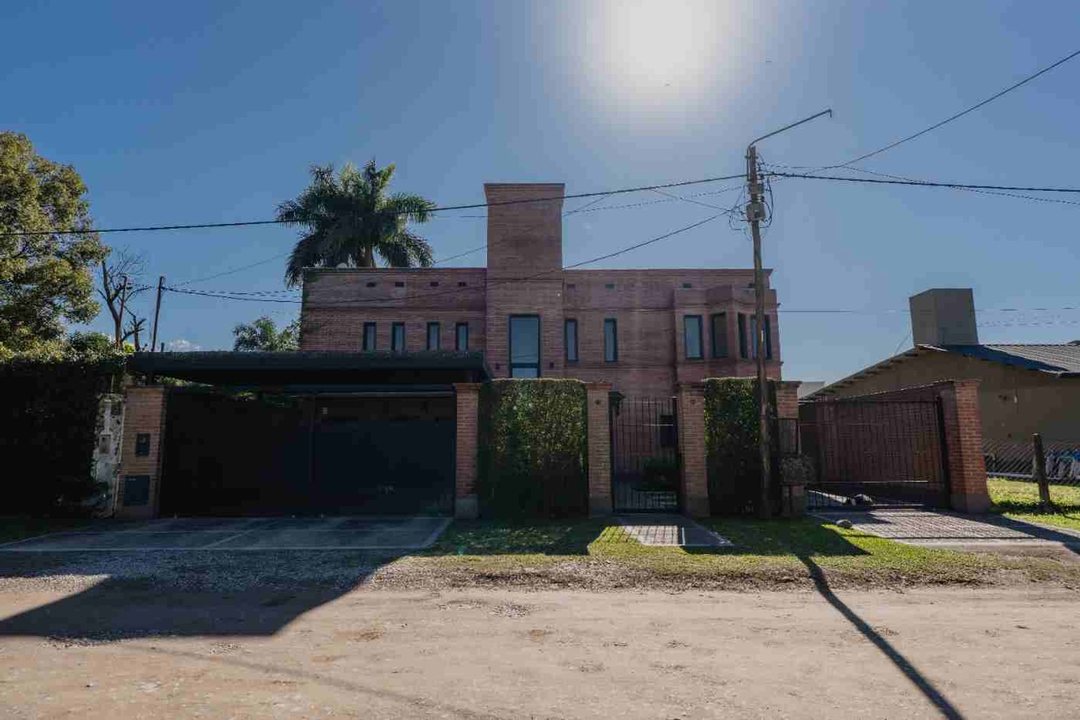 Venta Casa 4 Dormitorios con Pileta Yerba Buena