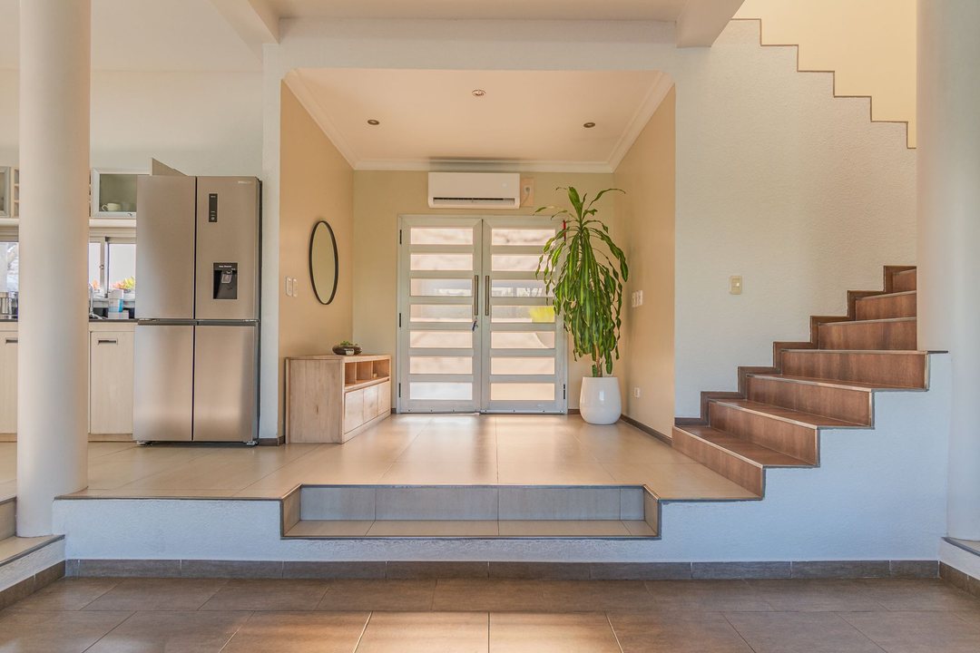 VENTA CASA C/ JARDÍN Y PILETA - BARRIO LA COMARCA