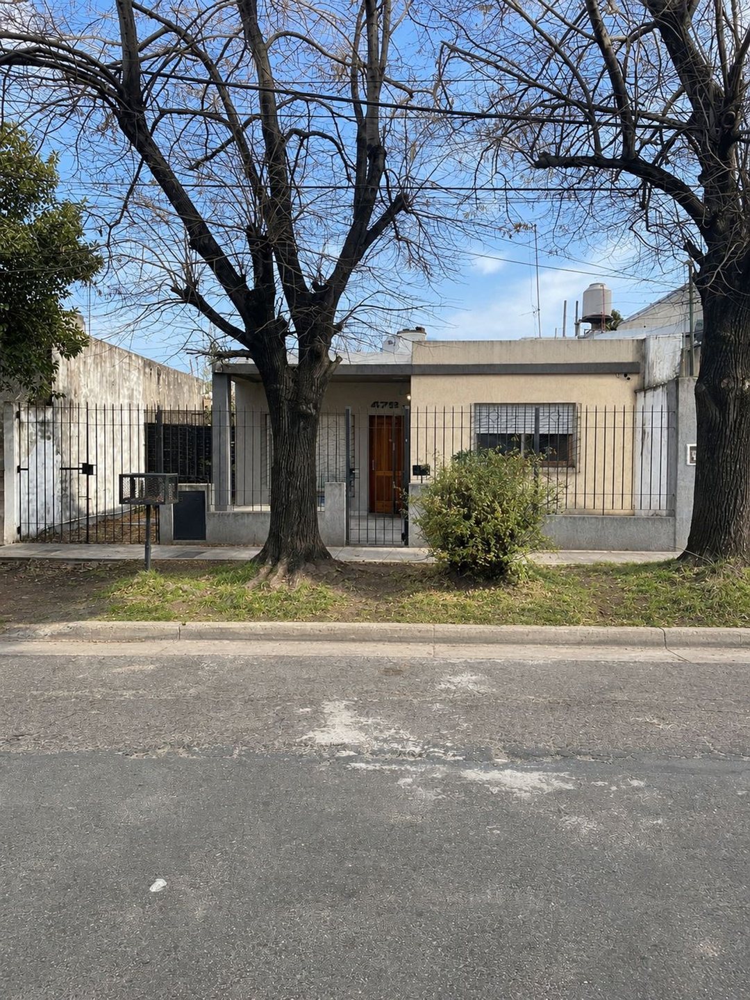 Venta Casa 3 ambientes con parque  Villa Tesei