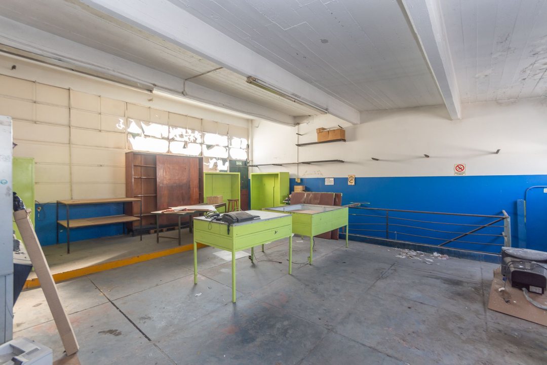 Venta  Galpon taller con oficinas acceso vehicular