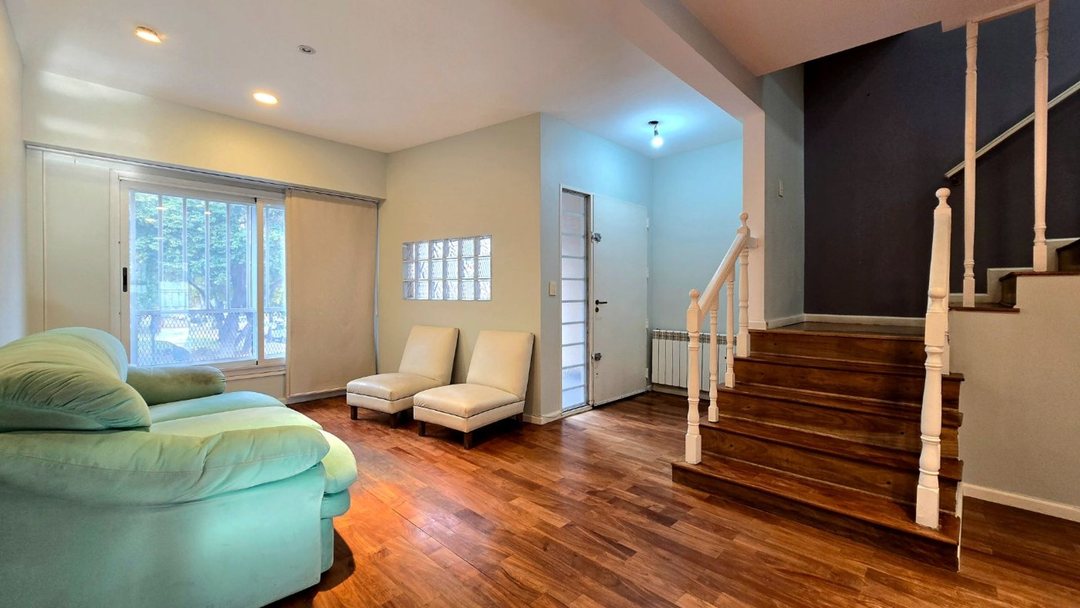 VENTA Dúplex 4 ambientes, amplio con jardín