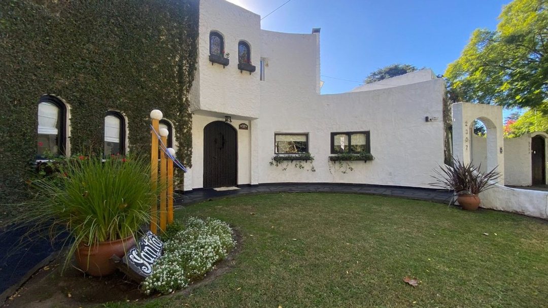 VENTA CASA 4 AMB. Y DEPTO 2 AMB RES. FOR. MONTEMAR
