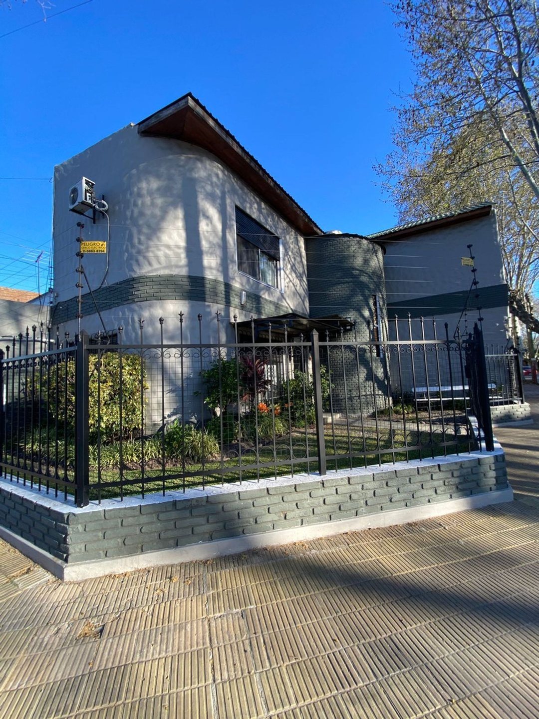 VENTA CASA 4 AMB. PATIO Y COCHERA. DON BOSCO