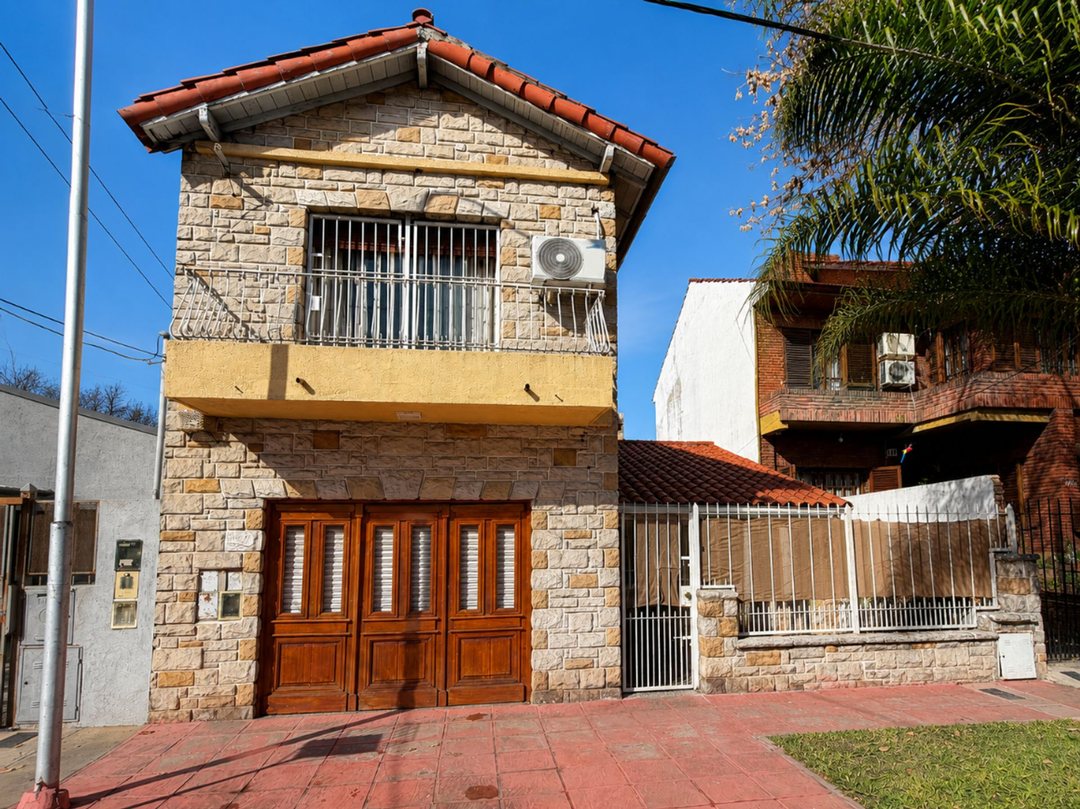 CHALET 4 AMB C/JARDÍN, PARRILLA, GARAJE Y LAVADERO