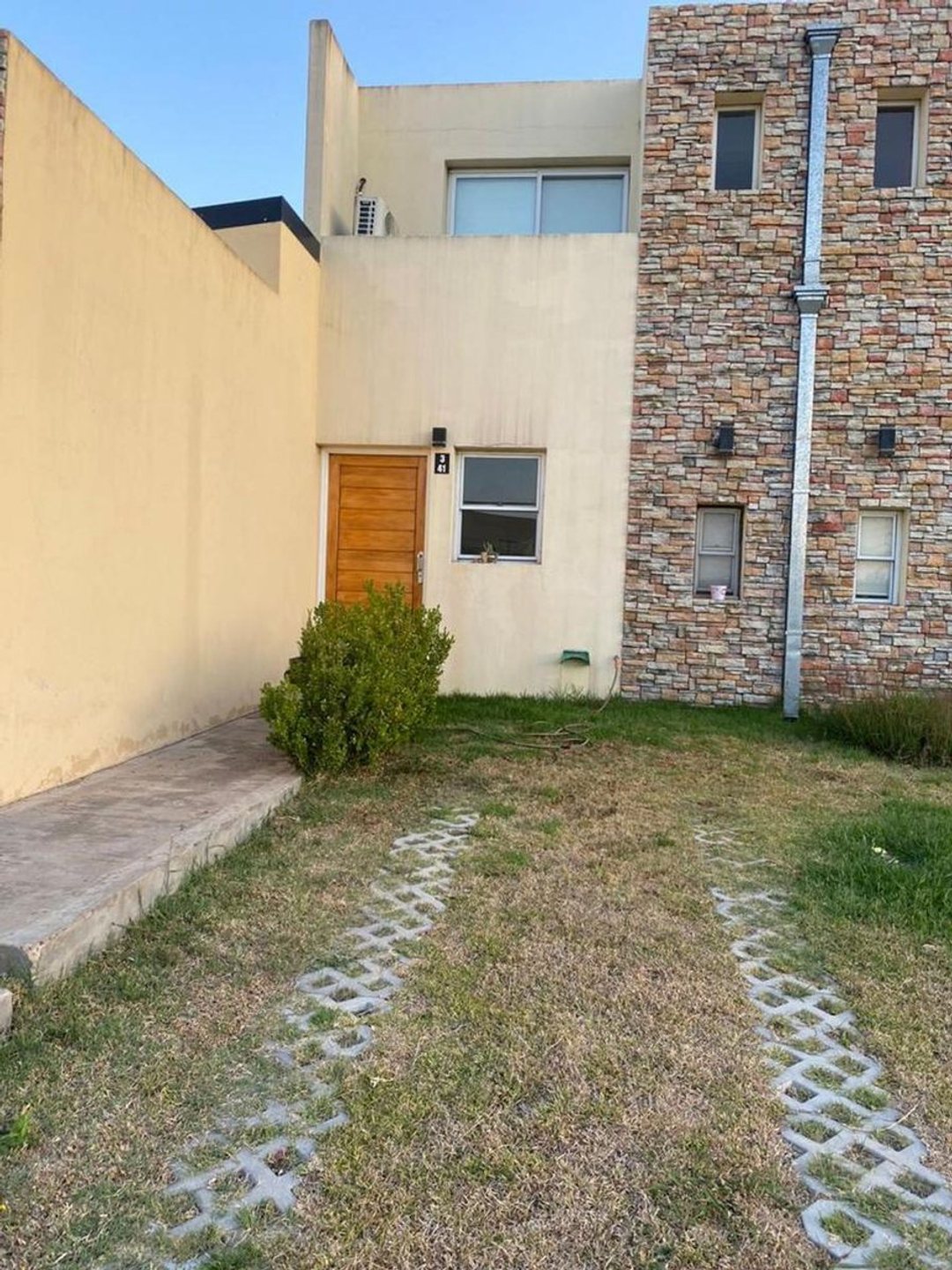CASA 3 AMBIENTES EN VENTA MONTE GRANDE LOS ROBLES
