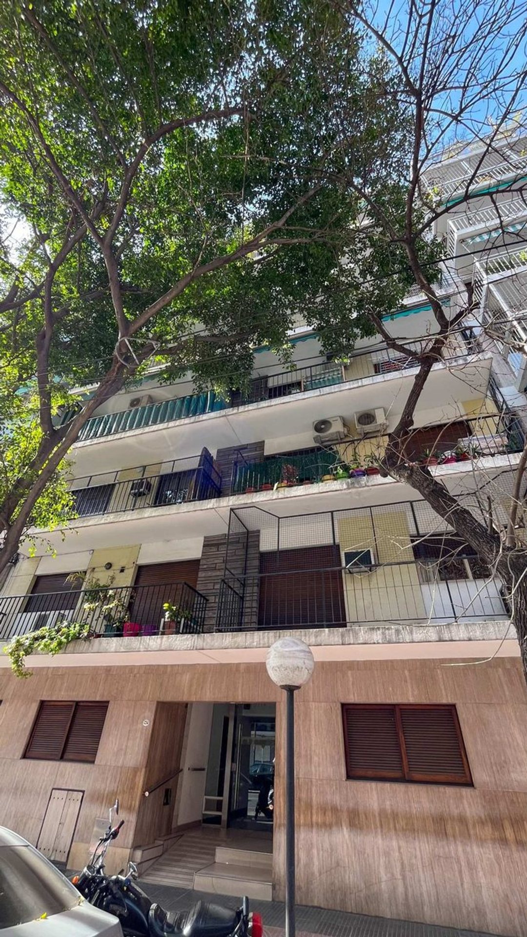 VENTA DEPTO 3 AMB PB 2 PATIOS RECICLADO A NUEVO