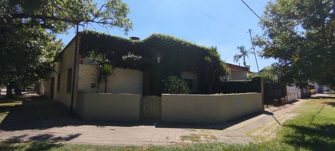 REMAX VENDE CASA DE 3 DORMITORIOS EN SANTO TOME