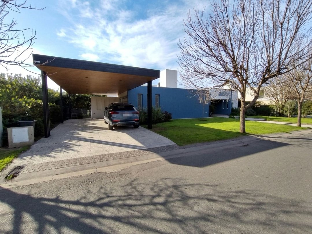 VENDO FINCAS DEL SUR 2 IMPECABLE CASA 4 DORM.  PB
