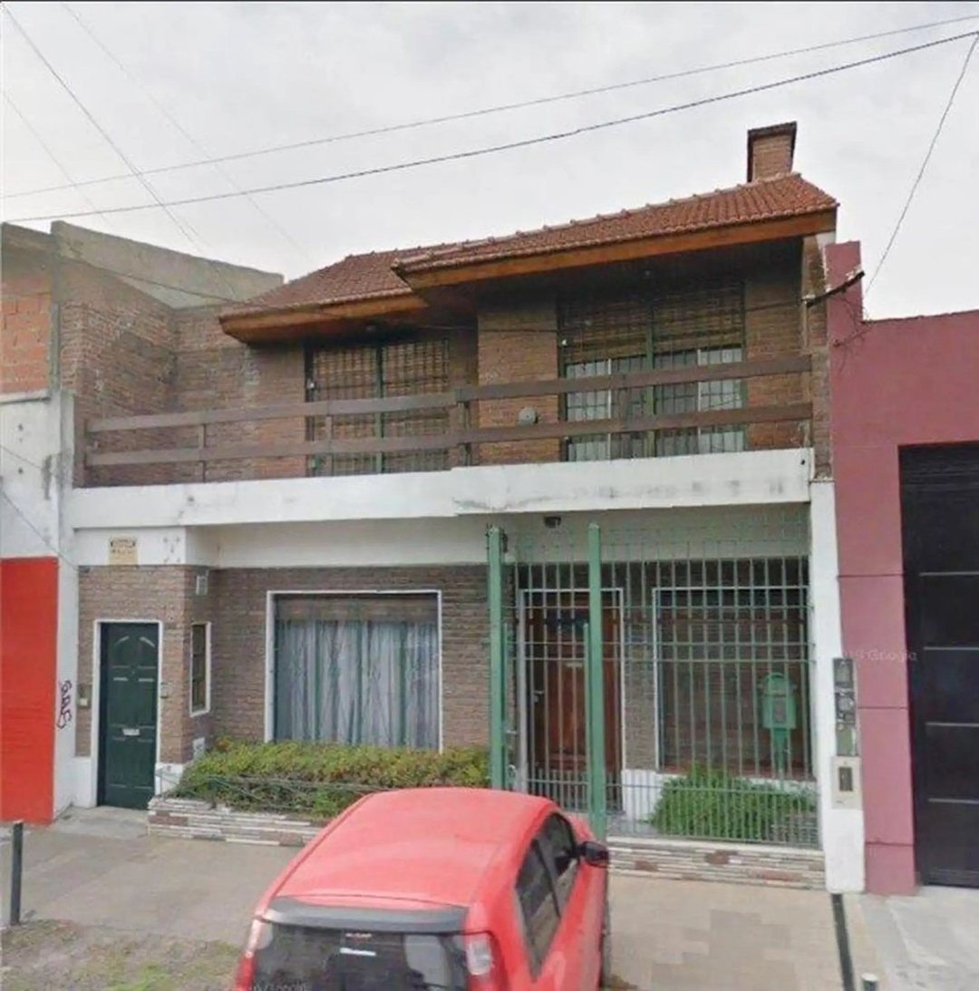Dos casas en venta s/ lote de  307 m2 Temperley E.
