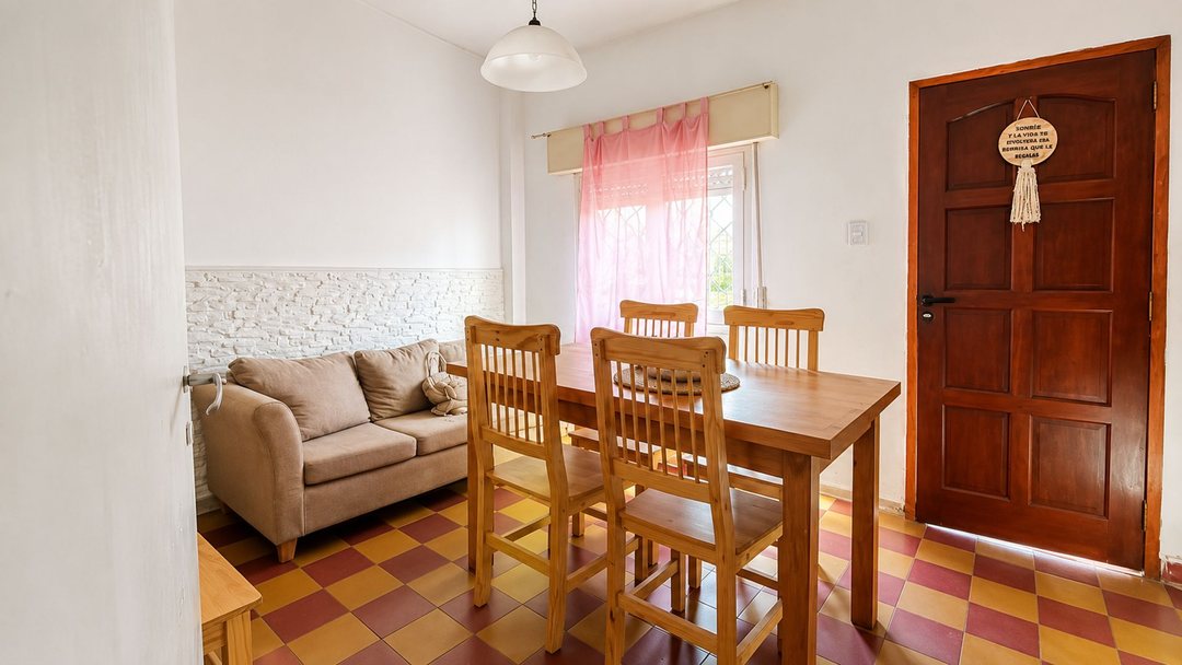 CASA VENTA MERLO QUINCHO Y JARDIN 300 MT2