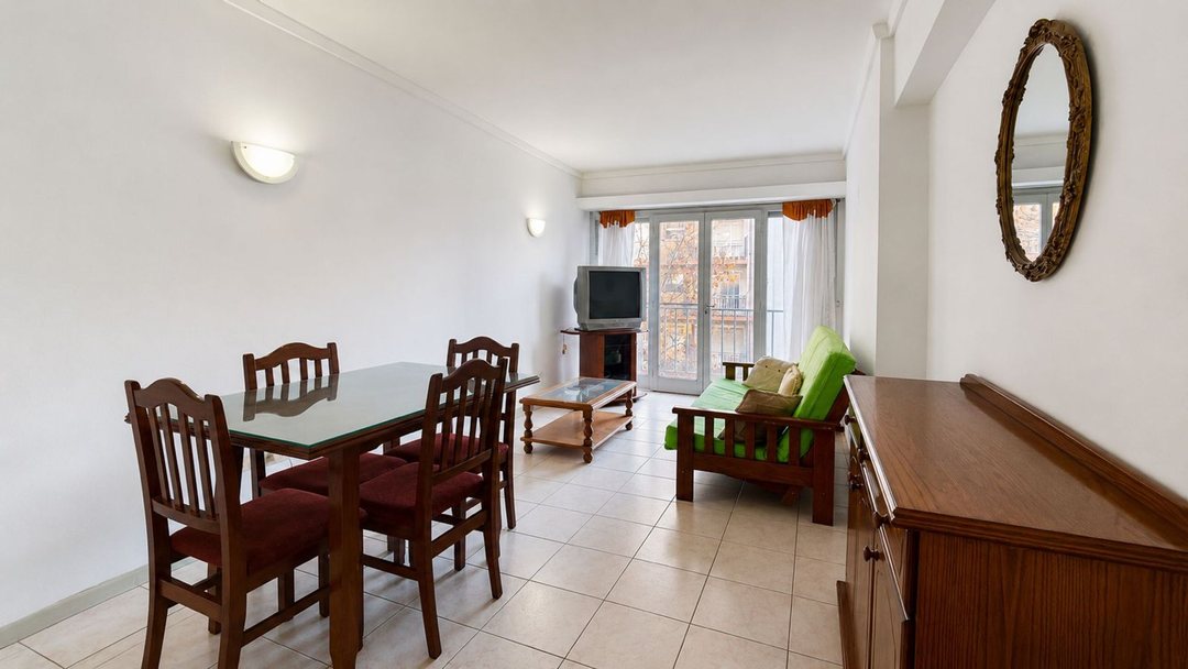 VENTA DPTO 2 AMB C/DPCIA COCHERA FRENTE ALDREY