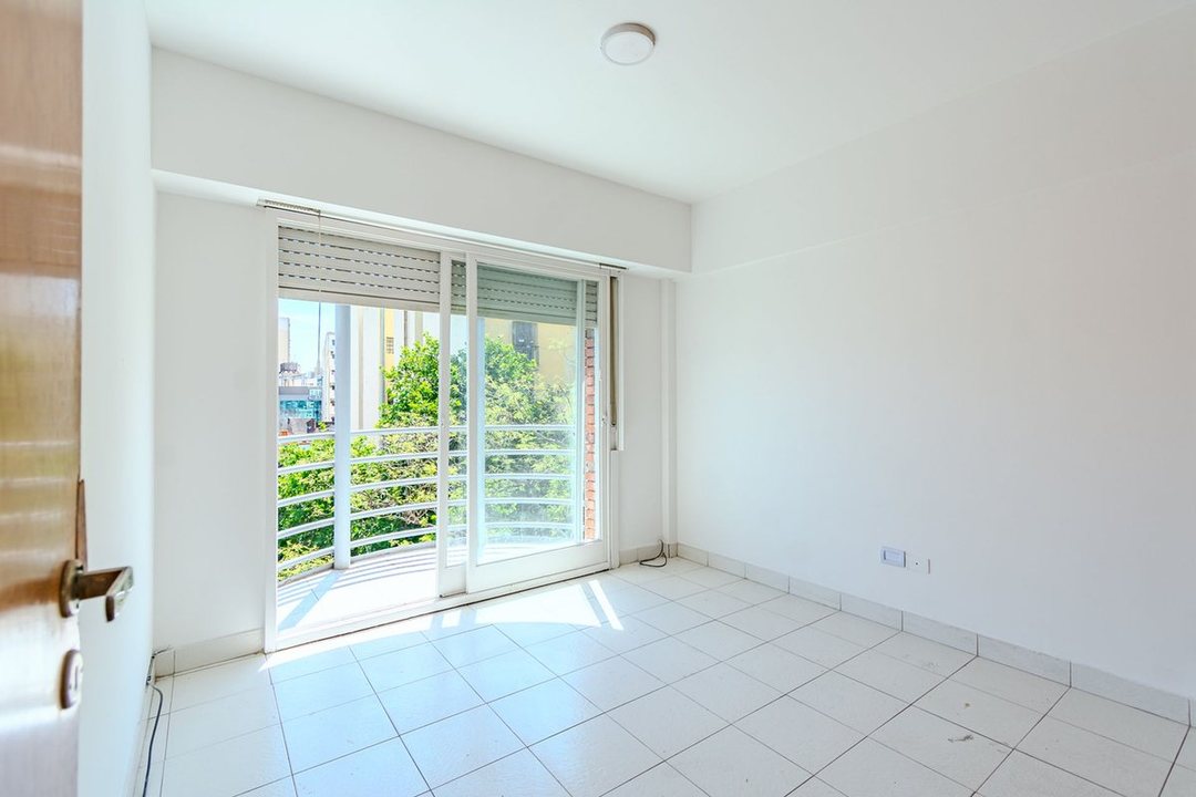 Venta Almagro 2 amb., balcon, cochera  y renta.