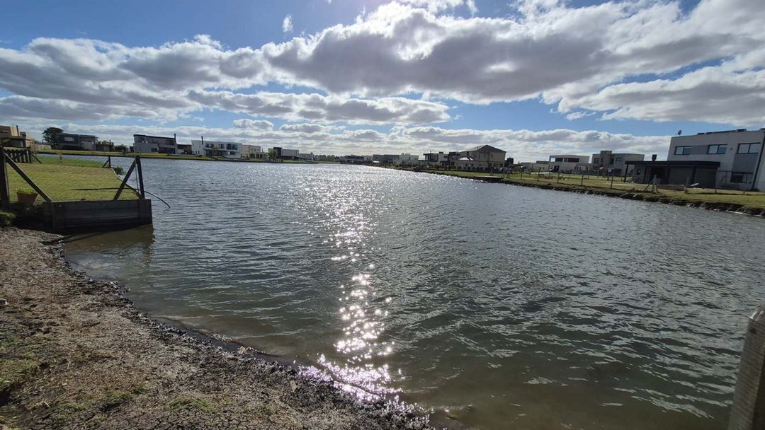 Lote a la Laguna en Pueblos del Plata