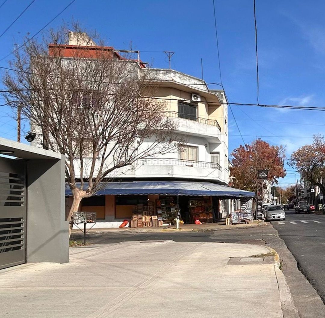 VENTA LOCAL QUILMES O. Lamadrid y Arist. del Valle