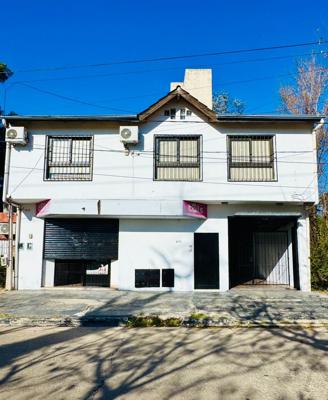 CASA MULTIFAMILIAR ITUZAINGO LOCAL COCHERA