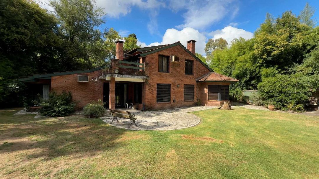 Venta CASA excelente ubicación 3/4 Dorm gran Lote