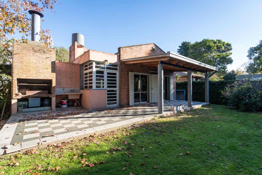 Casa tipo quincho venta Gonnet