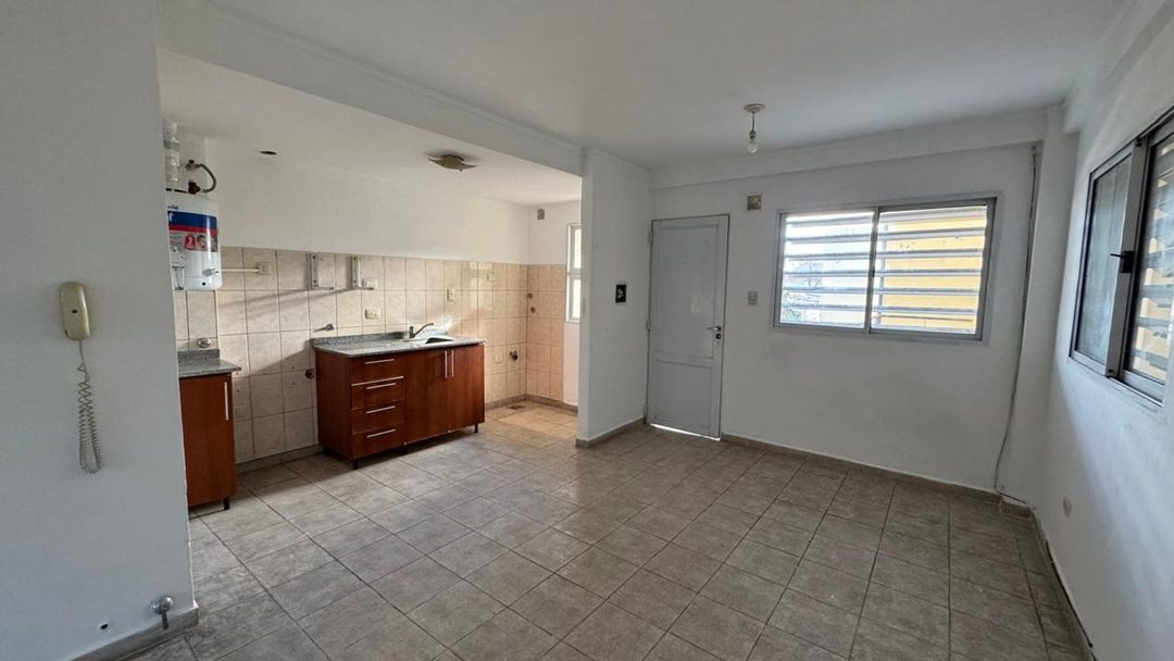 ALQUILER  / DEPARTAMENTO CENTRICO / SERVICIOS