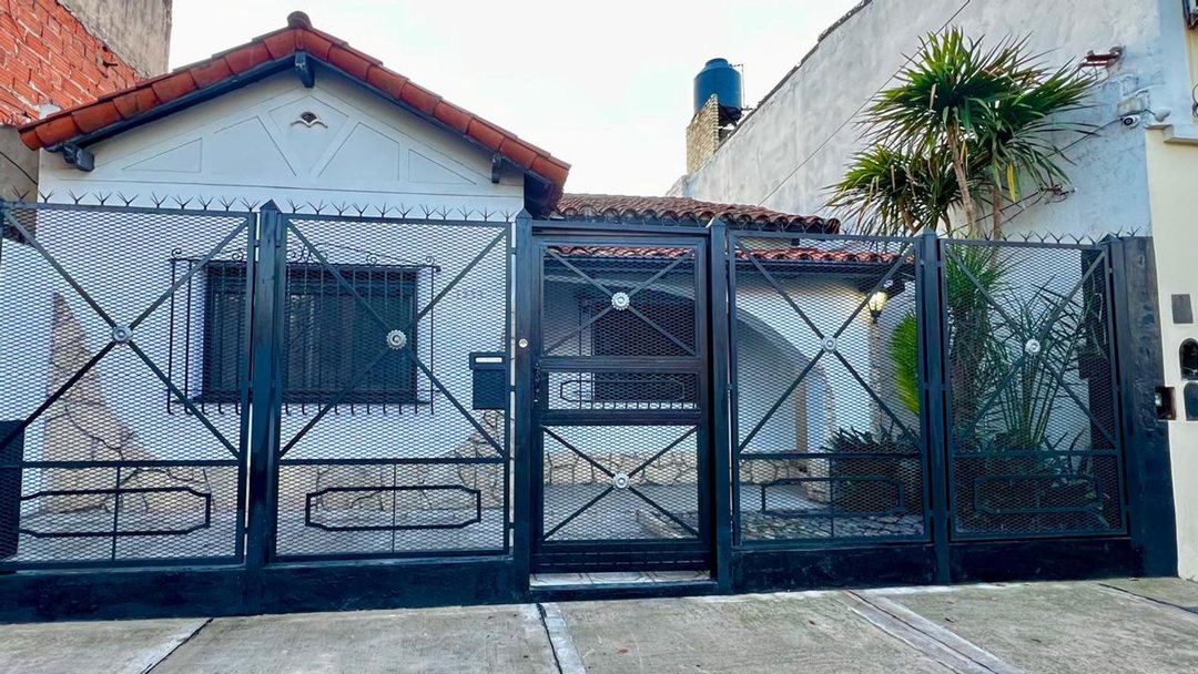 EN VENTA-CHALET 6 AMB-EXCELENTE UBICACIÓN