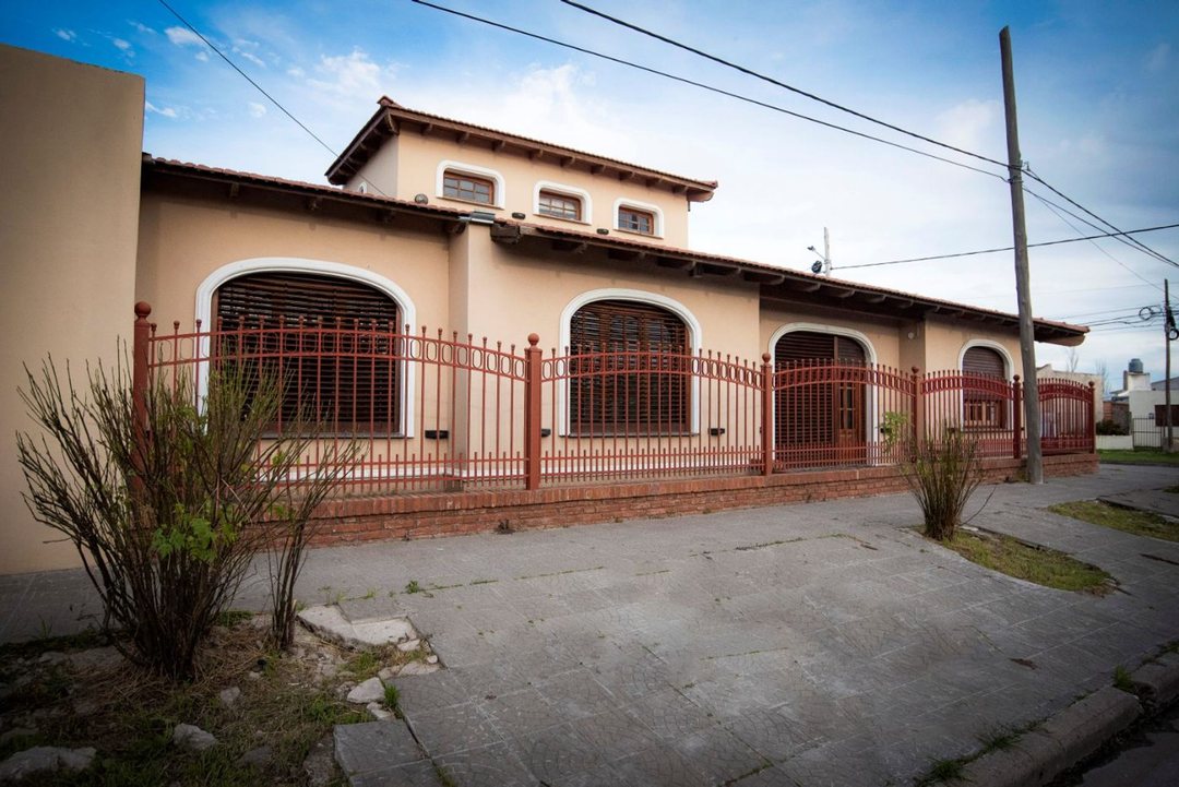 Casa 3 Dorm - 2 Baños - Garage y Patio chico