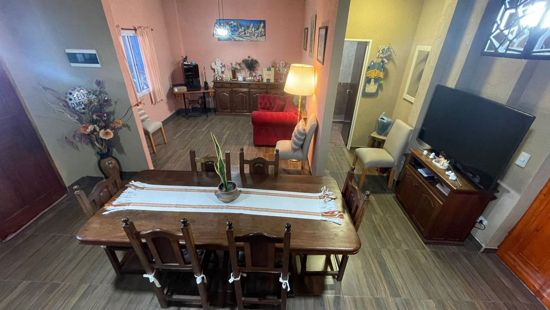 Casa 5 ambientes amplio terreno oportunidad