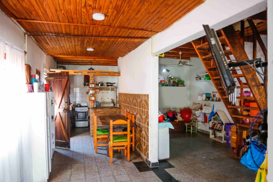 PH EN VENTA EN TOLOSA 2 DORMITORIOS A RECICLAR