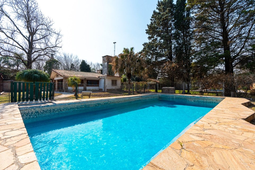 CASA EN VENTA DOS DORMITORIOS CON PILETA FUNES