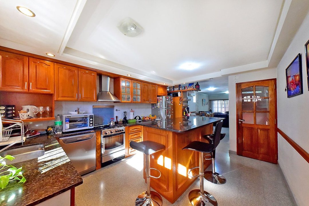 CASA PREMIUM HURLINGHAM: 5 AMB + QUINCHO + PARQUE