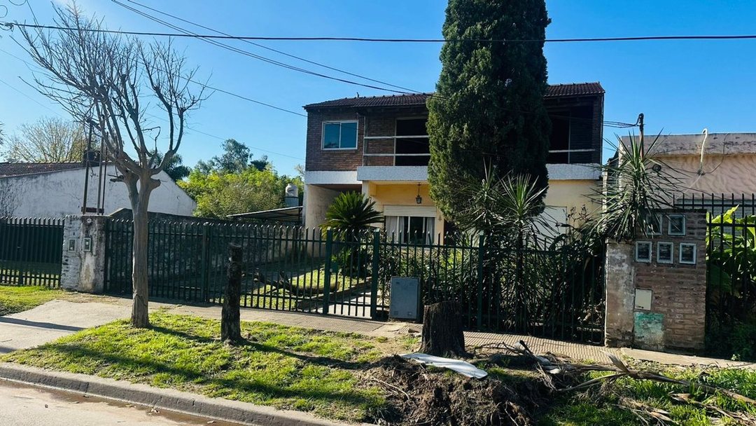 VENTA CASA 3 AMB A REFACCIONAR - PARQUE LELOIR