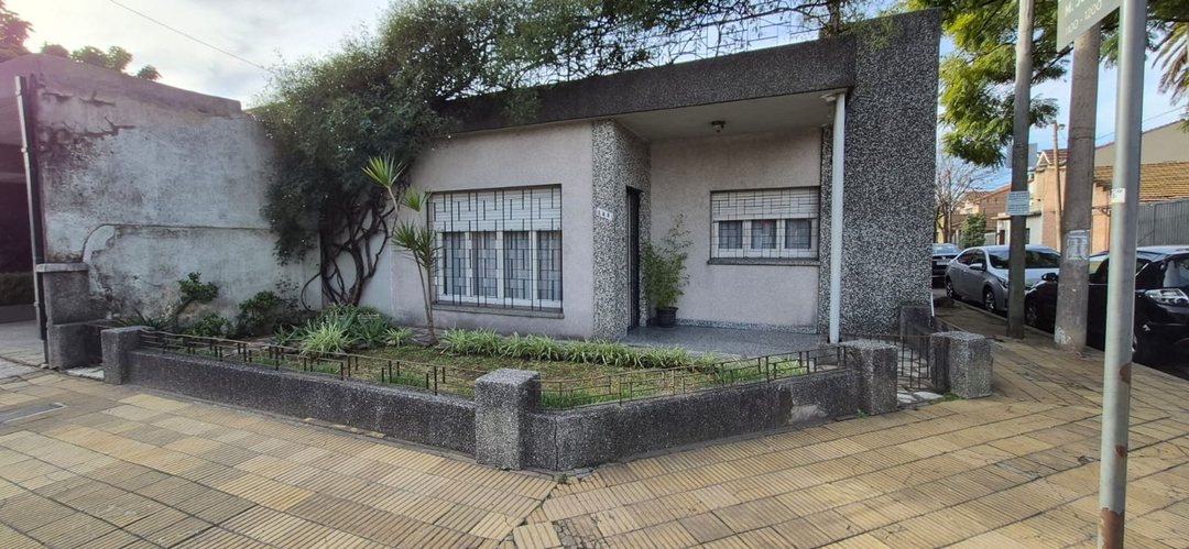 VENTA CASA 3 AMBIENTES HAEDO COCHERA APTO CREDITO