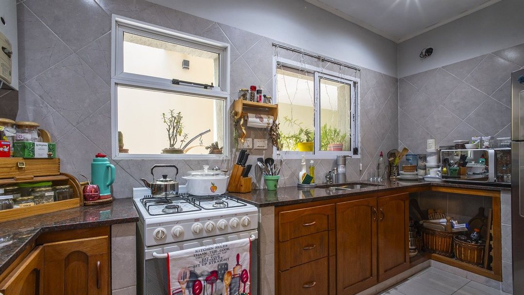 VENTA CASA DOS DORMITORIOS CON COCHERA BELLA VISTA