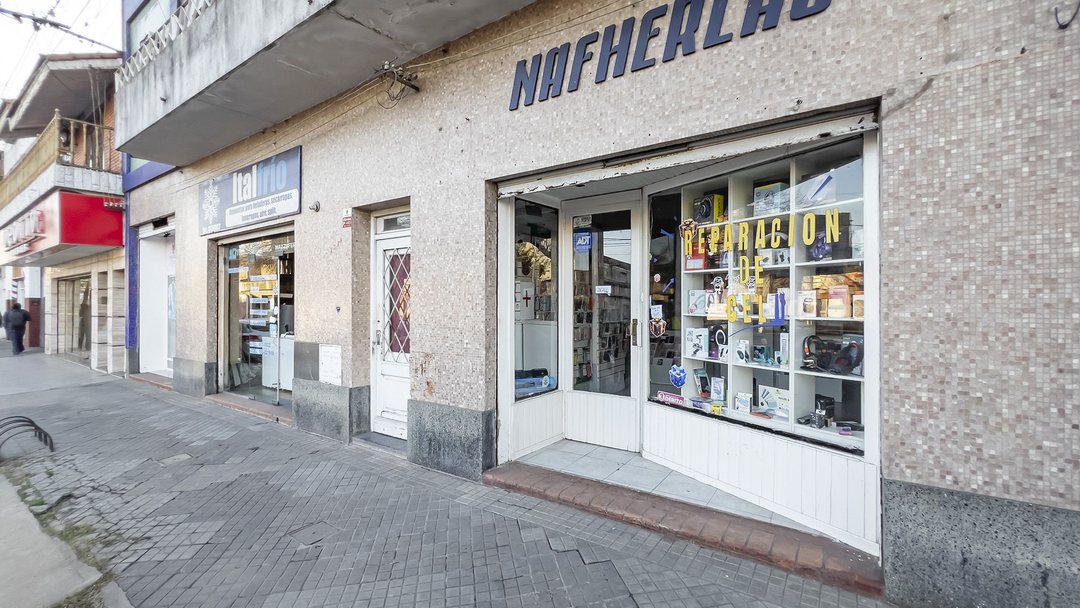 VENTA IMPORTANTE PROPIEDAD COMERCIAL Y RESIDENCIAL