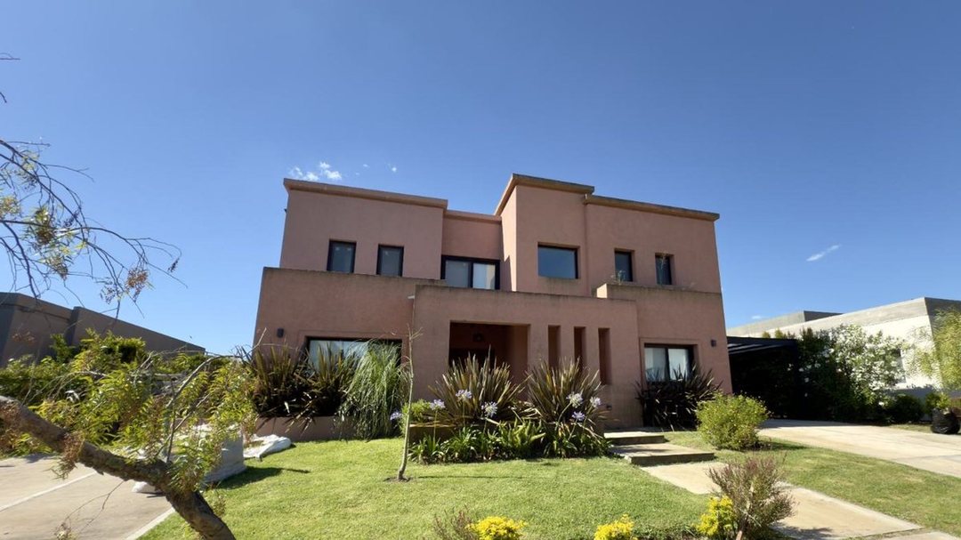 VENTA CASA 7 AMB CANTON NORTE A LA LAGUNA