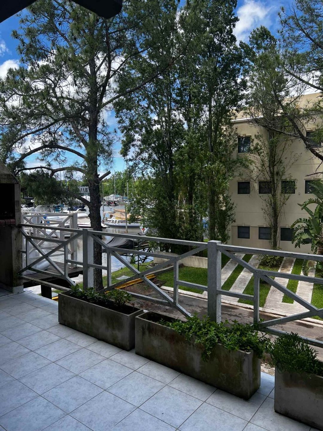 Venta Triplex 5 amb. en Barrio Náutico con amarra